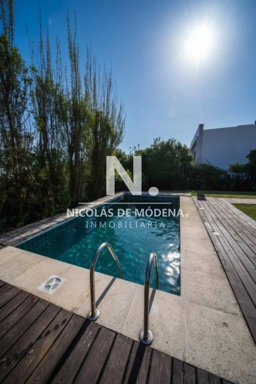 Venta de casa de 5 dormitorios en Punta Piedras