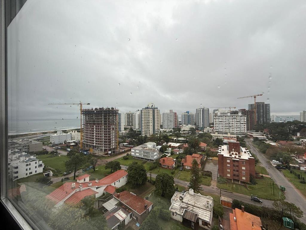 Monoambiente en edificio Chronos a pasos de Rambla Brava