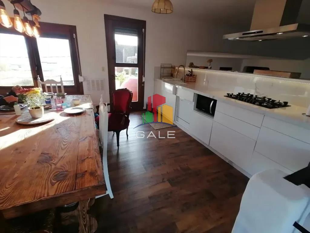 Chalet en venta con vista al mar en casco de la