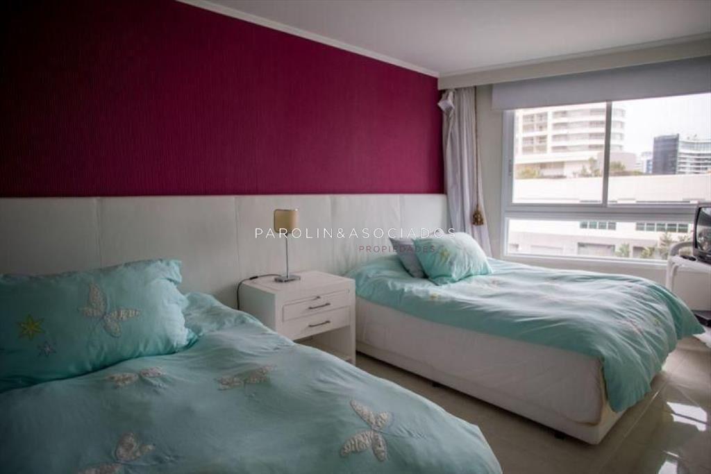 Apartamento de 3 dormitorios en venta en Tower,