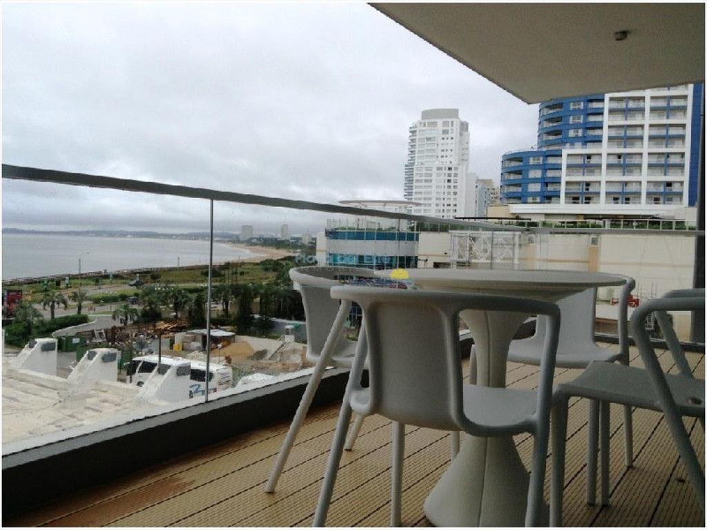 Apartamento en Venta de 3 dormitorios en Punta ,