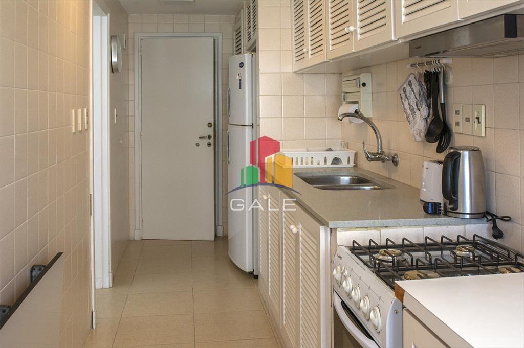 Apartamento de 2 dormitorios con vista al mar en venta en P