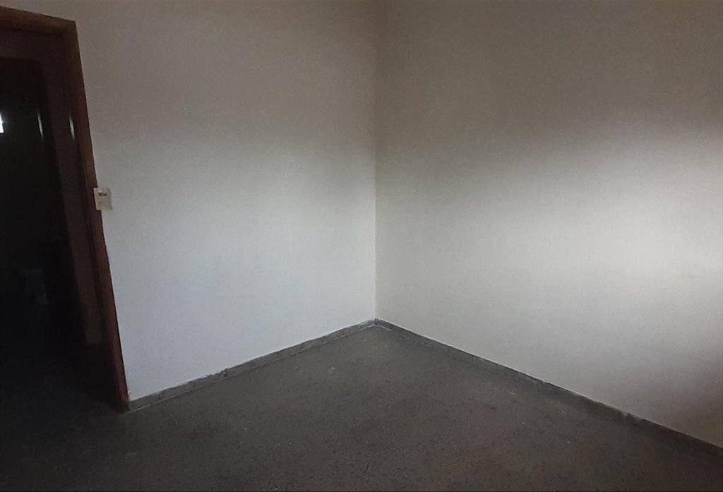 Venta de Apartamento.4 Dormitorios,1 baño.Barrio 2 Naciones