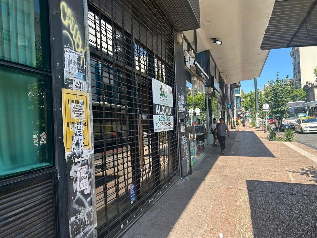 ALQUILER MEJOR CUADRA DE 18 DE JULIO. ESQUINA YI