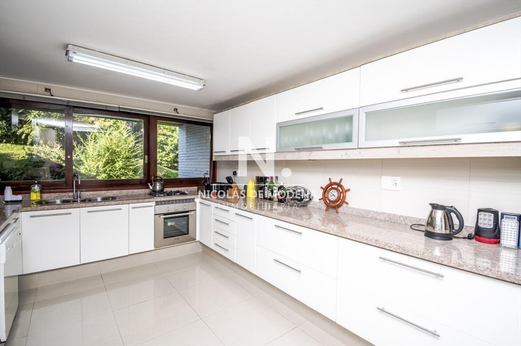 En venta casa de 4 dormitorios en suite en Punta