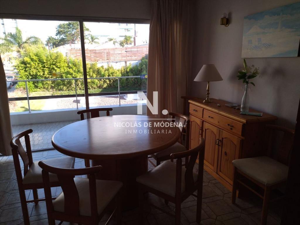 Apartamento en Alquiler de 2 dormitorios en , ,