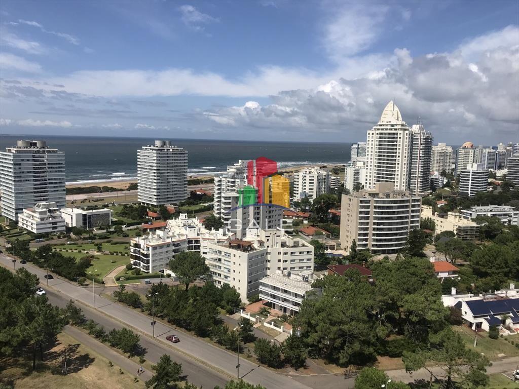 Apartamento en Torre One II. Al frente. unidad de