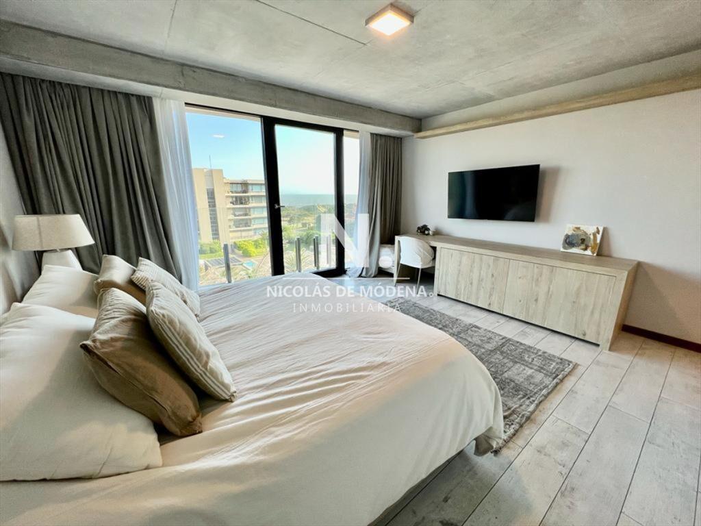 Gran apartamento en Surfside, 2 Suites + den, 226