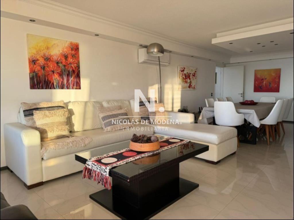 Oportunidad. Apartamento de 3 dormitorios , con ,