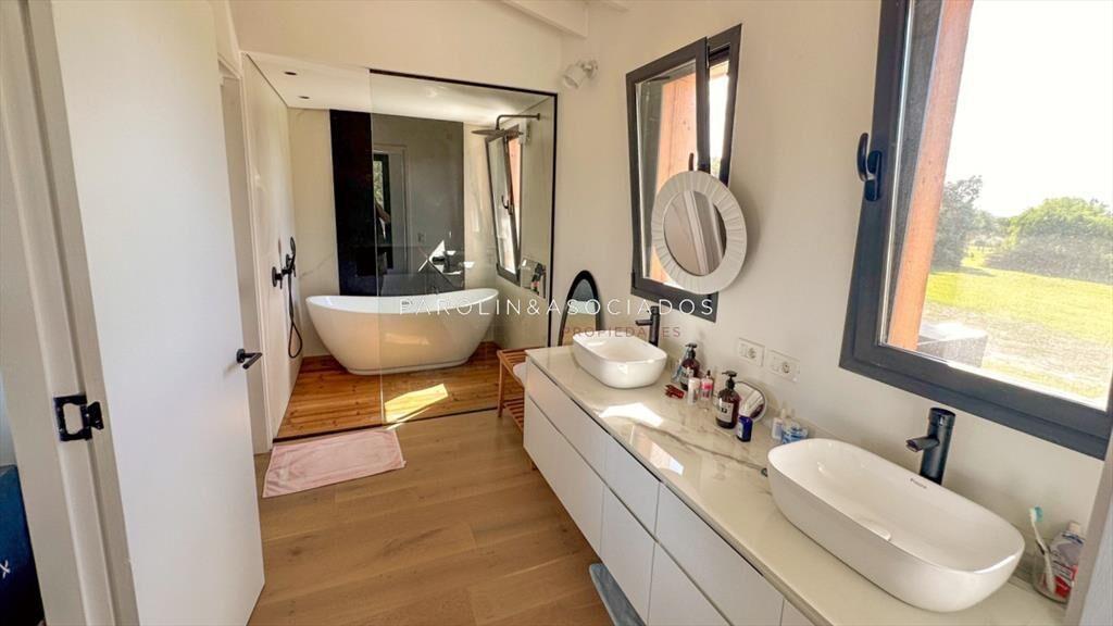 Casa en Venta de 4 dormitorios en suite, El Quijote La Barr