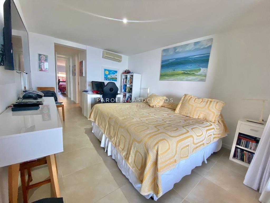 Apartamento en venta de 3 dormitorios en Punta