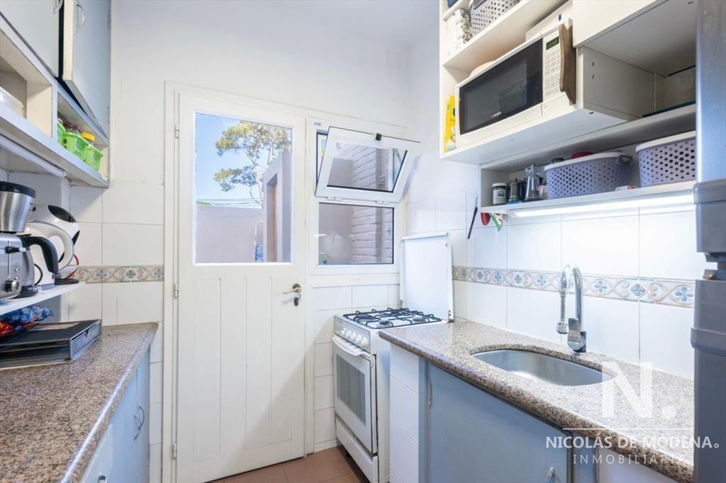 Vendo apartamento tipo casa de 2 dormitorios, reciclado, en