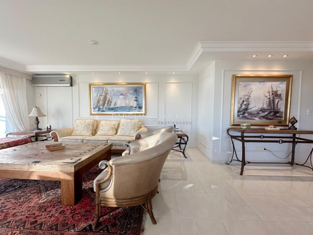 Departamento en Venta de 3 Dormitorios en Tower,