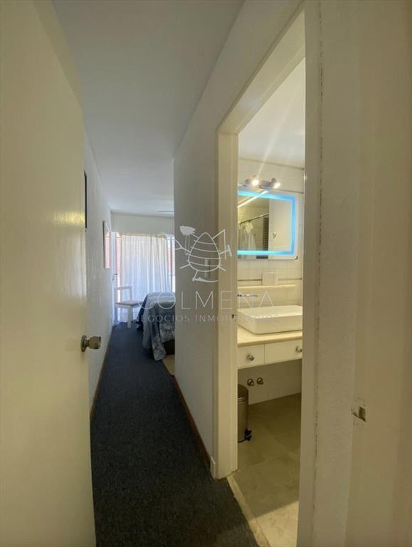 Apartamento de 1 dormitorio con balcón en