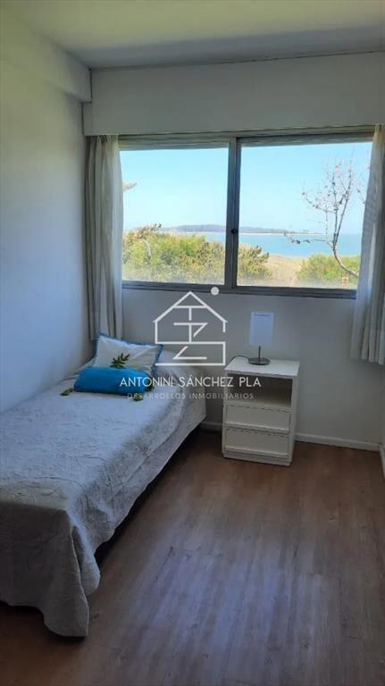 Venta apartamento 3 dormitorios y dependencia de servicio m