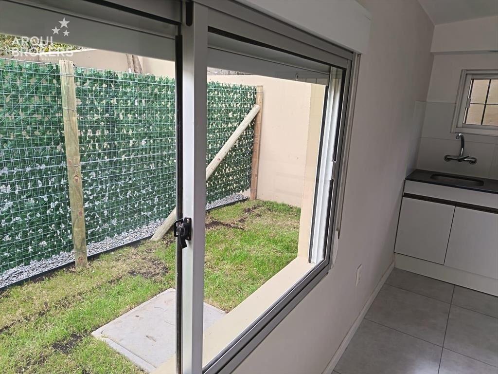 Apartamento de dos dormitorios en alquiler en Carrasco Nort