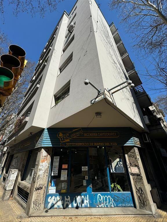LOCAL COMERCIAL ESQUINA ZONA CENTRO DOS NIVELES