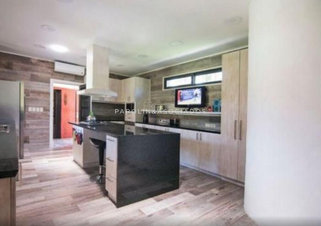 Hermosa casa en venta de 6 dormitorios en La Barra, Punta d