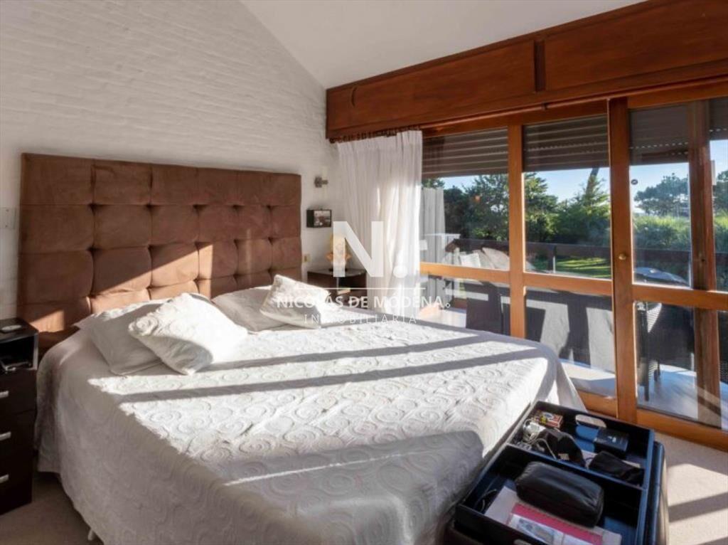Espectacular mansion a solo metros de mar en venta, 8 dormi