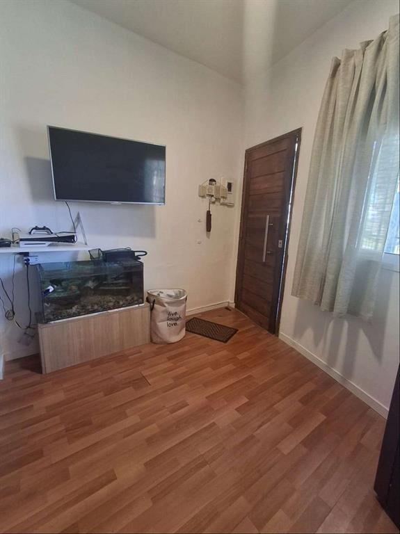 Venta de apartamento tipo casa, 2 dorm, patio, jardín, coch