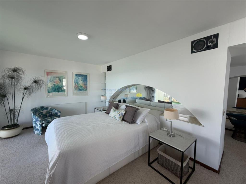 Apartamento de 2 dormitorios y servicio en anual