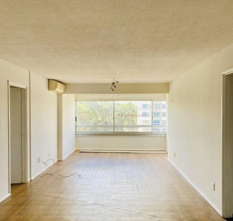Apartamento de 3 dormitorios en venta en Punta