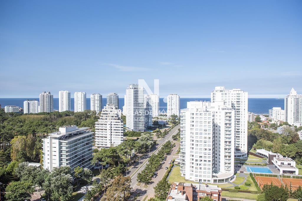 Departamento a estrenar a pasos de Punta