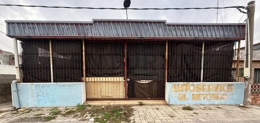 Alquiler amplio local Comercial al frente en Las Acacias ...
