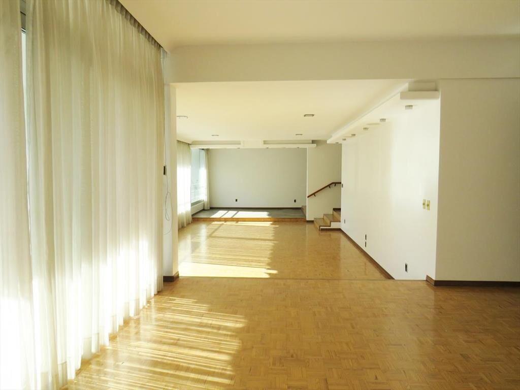 Venta apartamento tres dormitorios y garage Pocitos