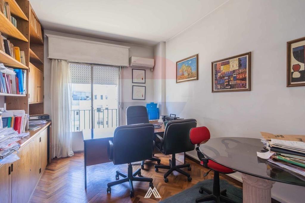 VENTA CENTRO 4 DORMITORIOS CON BALCON
