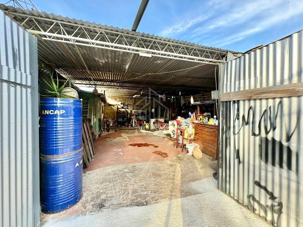 Venta apatamento y galpón, Cerro.
