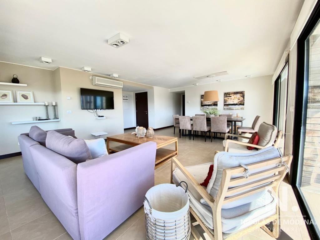 Departamento en venta de 3 dormitorios y dependencia en Man