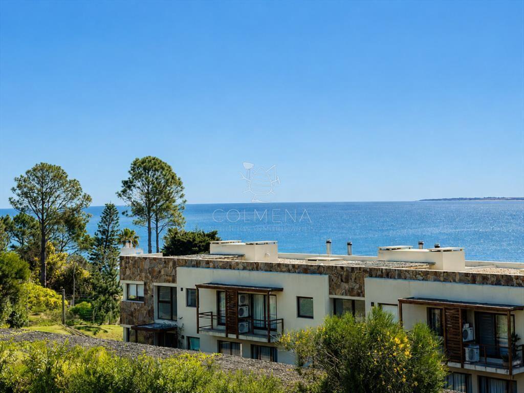 Apartamento de 2 Dormitorios con Vista al Mar y Parrillero