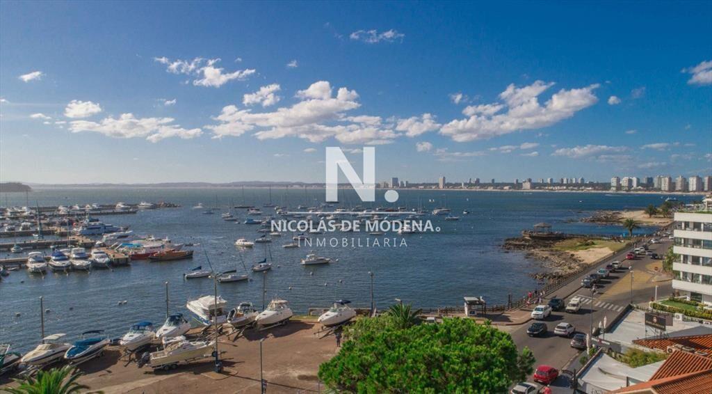 Departamento en venta de 6 dormitorios frente al