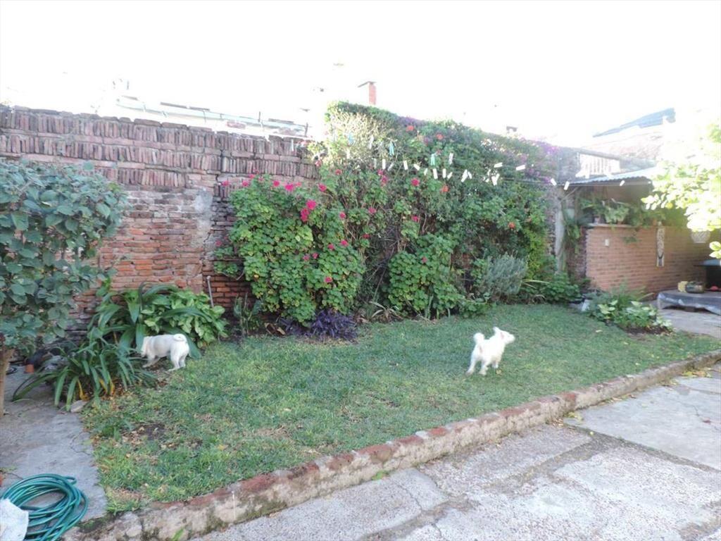 Casa grande en pleno centro con local comercial