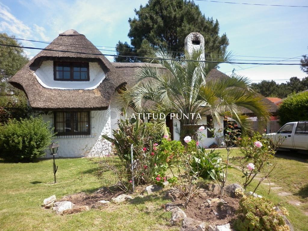 Casa en Altos de Pinares, 4 dormitorios