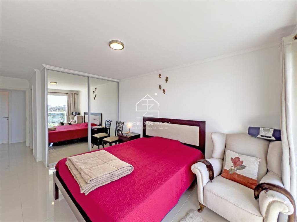 Apartamento de dos dormitorios ubicado sobre la mansa.