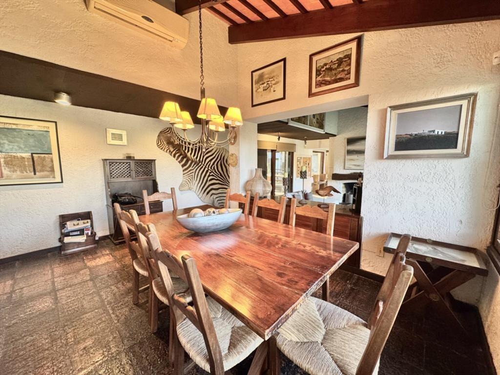 CASA EN VENTA 5 DORMITORIOS - PINARES