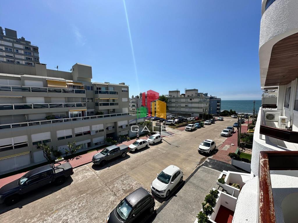 Apartamento de dos dormitorios en venta en Punta