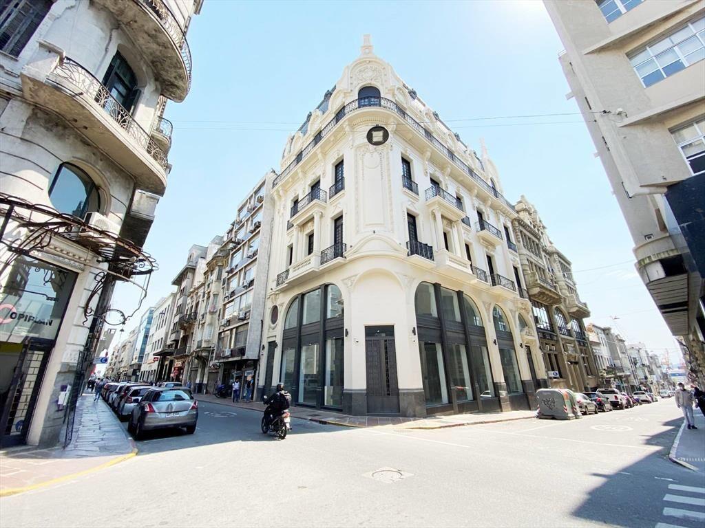 Alquiler - Edificio de oficinas y local comercial - Ciudad V