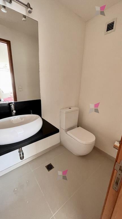VENTA DE APARTAMENTO DE 3 DORMITORIOS Y SERVICIO