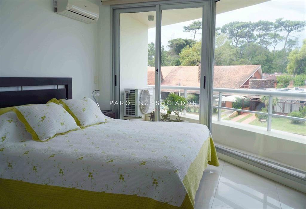 Apartamento de 3 dormitorios en venta en la Punta