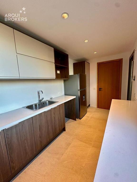 Apartamento de 3 dormitorios en venta en Carrasco - C102
