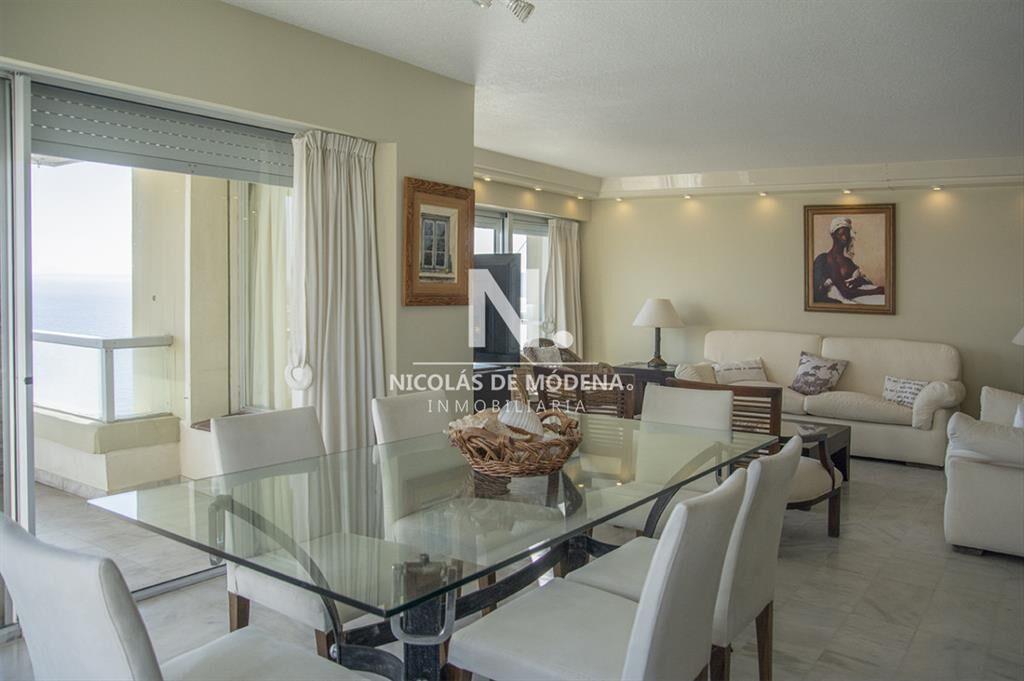 Departamento de 4 dormitorios en venta frente al
