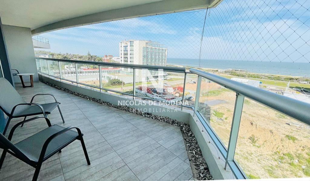 Apartamento de 3 Dormitorios con Parrillero en -