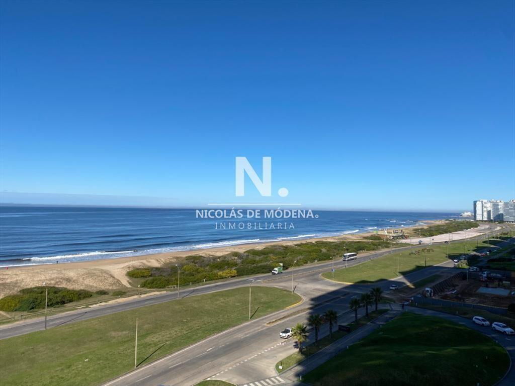 Vende departamento en Brava Punta del Este de 3