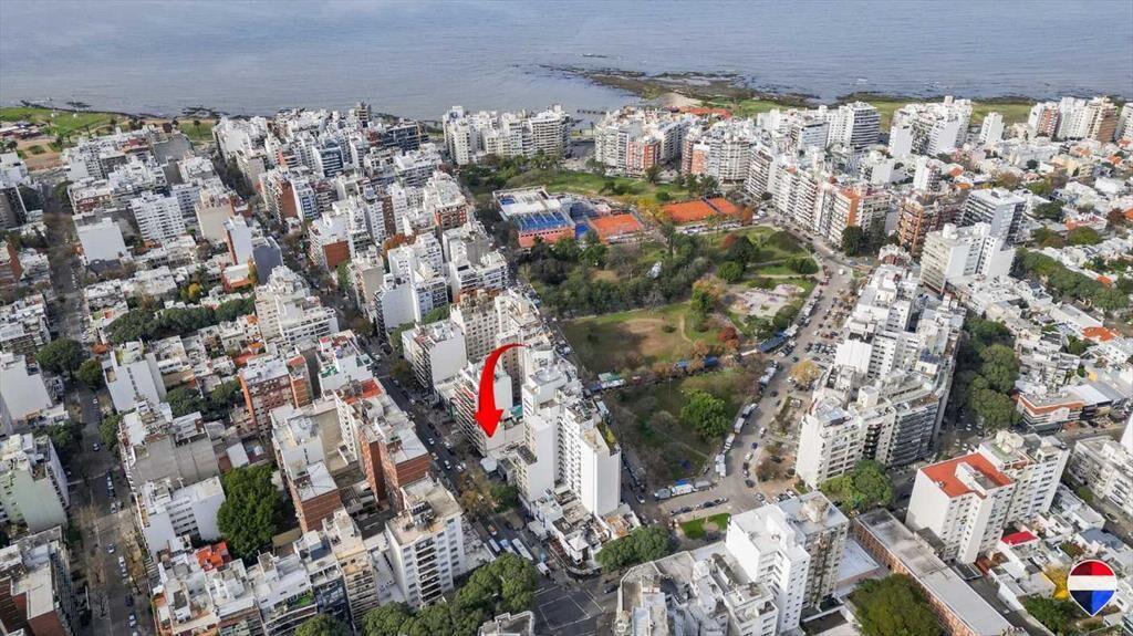 TERRENO EN VENTA EN PUNTA CARRETAS ALTURA 27 MTS