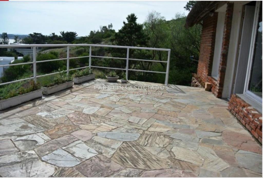 Venta de hermosa casa en punta ballena con la