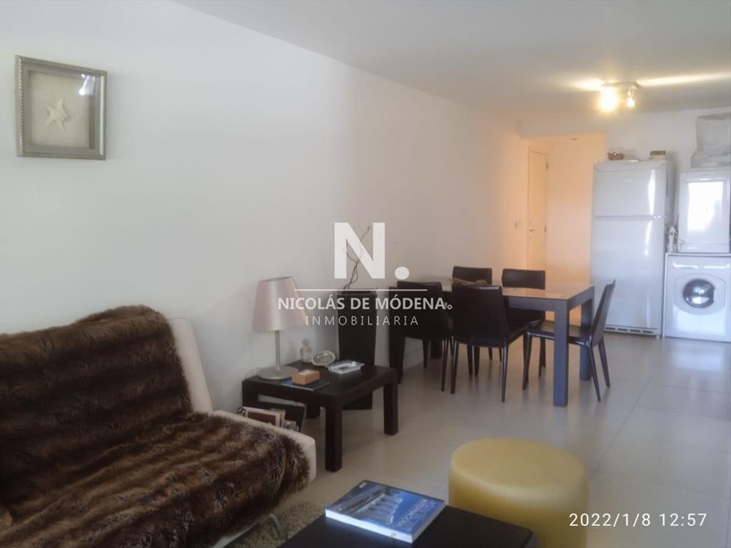 Departamento de 2 dormitorios en venta en Punta