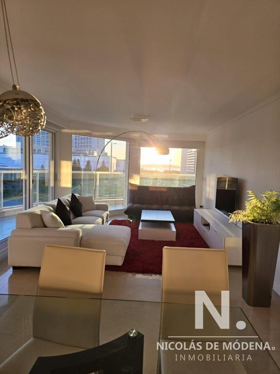 Apartamento en venta de 3 dormitorios en Punta del Este